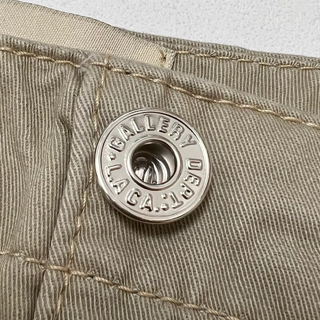 GALLERY DEPT. RICKY SHORT/KHAKI Splash-ink knife-cut khaki work shorts, khaki color 30-32-34-36 code, re-adjusted version, re-washed to make old VINTAGE, hand-made acrylic splash-ink graffiti, genuine cowhide steel stamped LOGO leather tag, original version with LOGO buttons